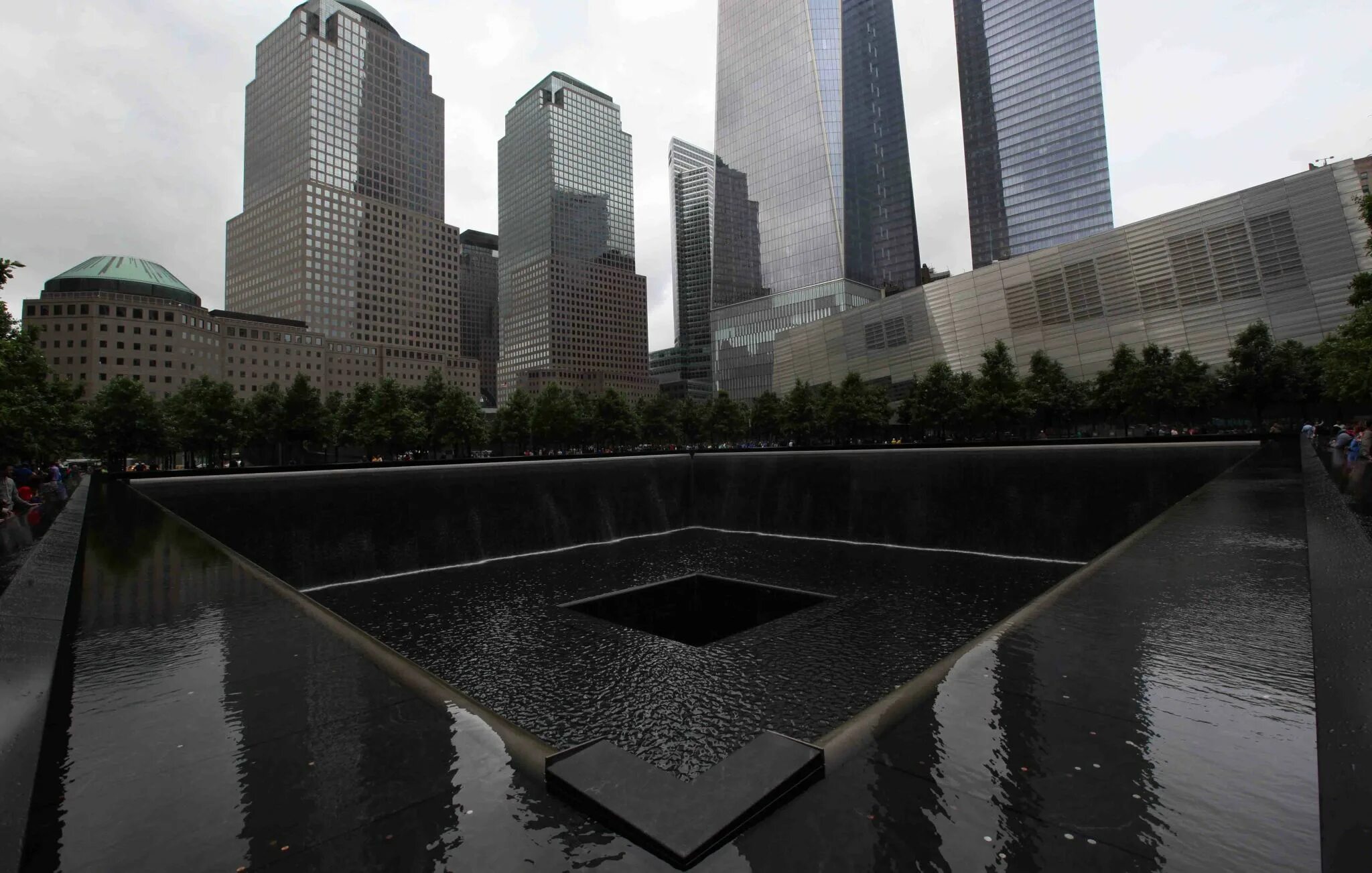 Мемориал 9/11 в Нью-Йорке. Мемориальный комплекс башни Близнецы в Нью-Йорке. Мемориал ВТЦ В Нью-Йорке. Национальный мемориал и музей 11 сентября Нью-Йорк. Х 21 9 11