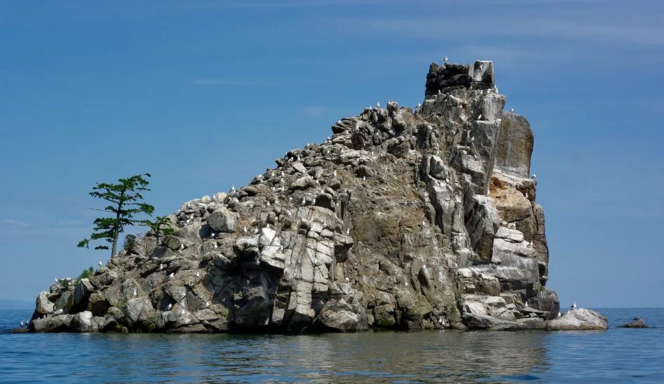 Остров большой камень