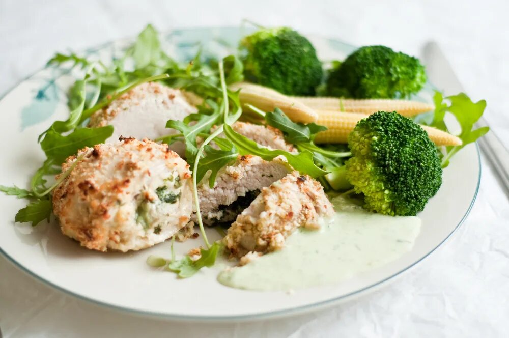 Шницель ресторанная подача. Куриные котлеты от шефа. Тефтели для детей. Зразы рыбные рубленные. Креветочные котлеты.