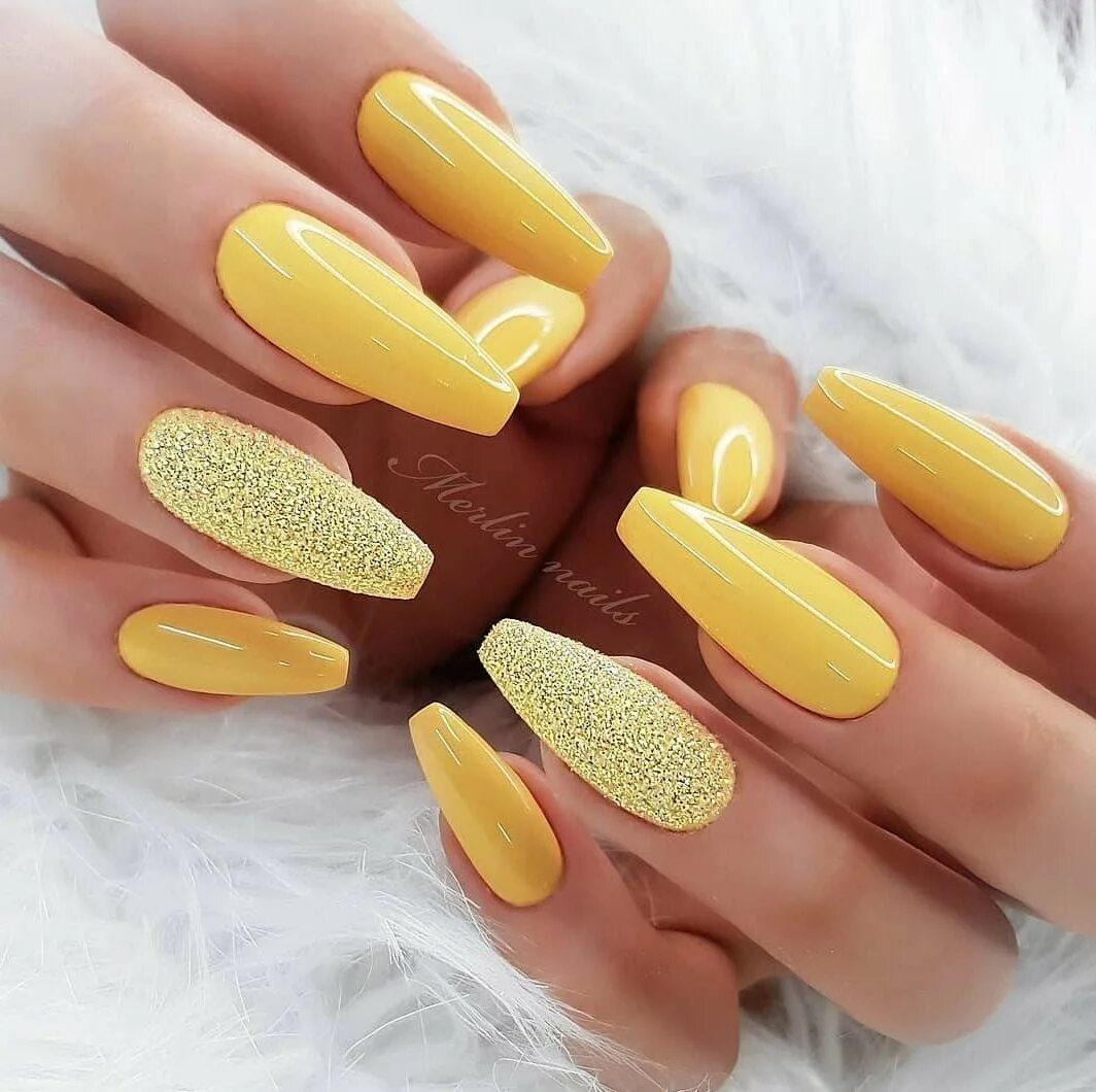 Кис желтый. Желтый маникюр. Жёлтые ногти маникюр. Маникюр нежно желтого цвета. Ногти лимонного цвета.