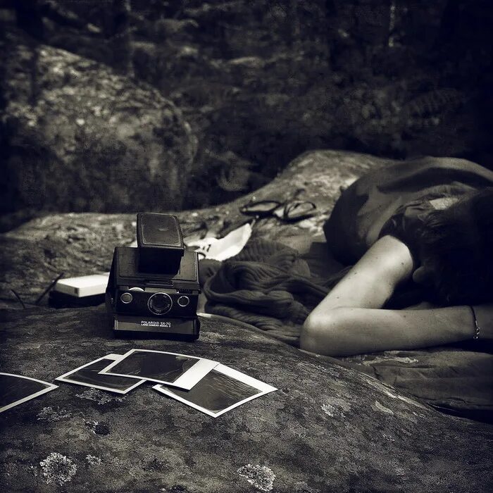 Мужская спина. Жить черным телом. Жизнь чб. Чёрно белое фото со смыслом. Жить черным телом.