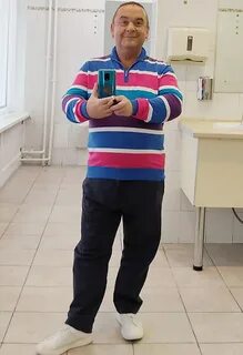 Сколько лет александру морозову