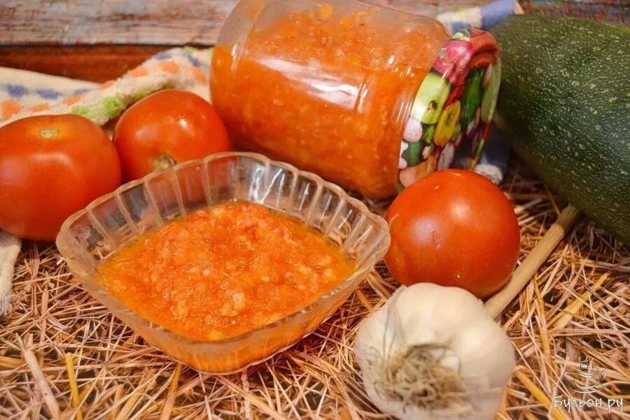 Заготовка на зиму из кабачков аджика. Кабачковая аджика. аджика из кабачков острая. аджика из кабачков на зиму. аджика из кабачков на зиму фото.