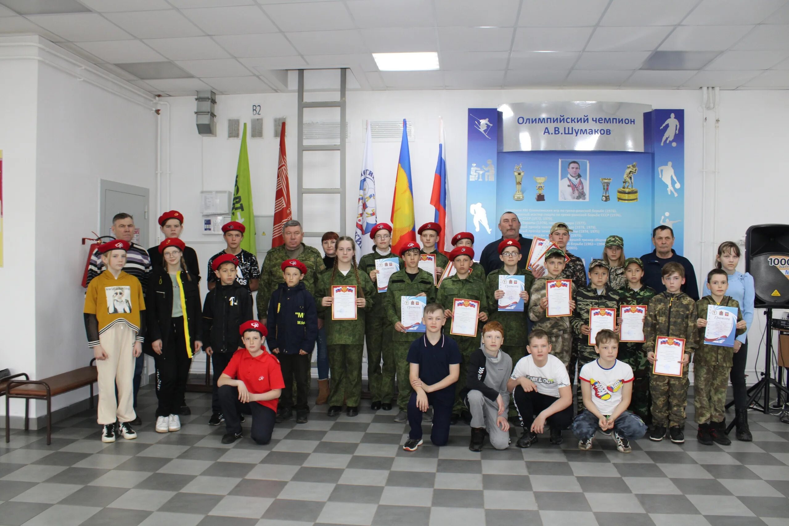 Зарница 18. Зарница игра. зарницы. зарница торжественное построение команд на школьном стадионе. патриотическая страница.