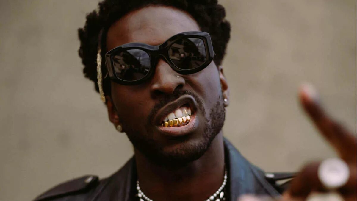 Sent john. Нью брансуик канада сент джон. Sent john. Дикон сент джон косплей. Сент джонс нью брунсвик.