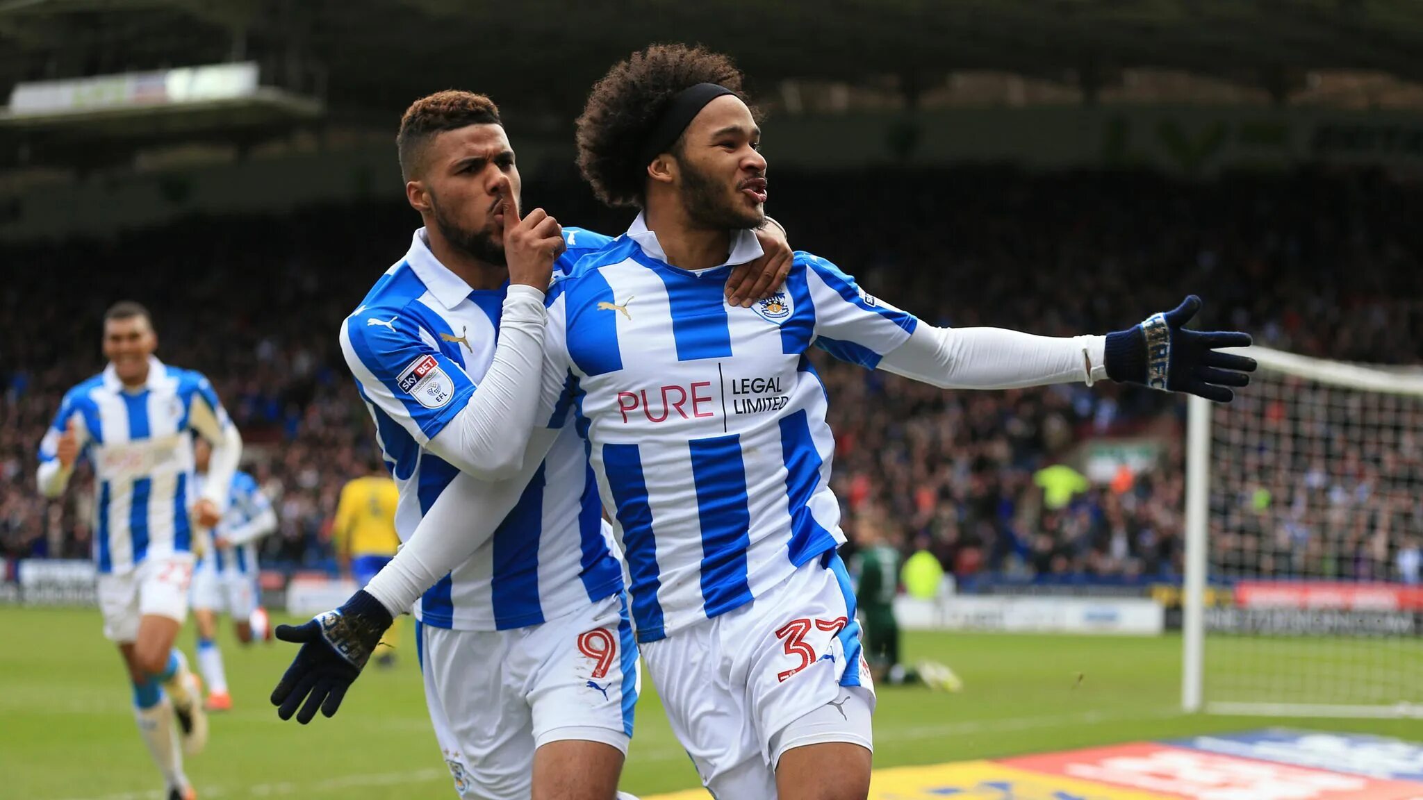 Кардифф хаддерсфилд прогноз. Хаддерсфилд. Huddersfield Town. Bournemouth vs Leeds. Хаддерсфилд замены.