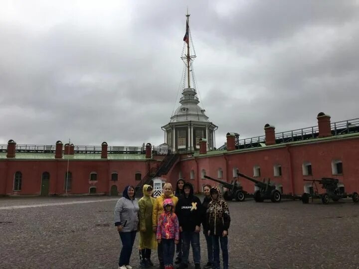 Петропавловская крепость в Санкт-Петербурге экскурсии. Экскурсия Петропавловская крепость в Питере. Нарышкин Бастион Петропавловской крепости Масленица. Трубецкой Бастион Петропавловской крепости. Крепись россия стой твердыней стойкой