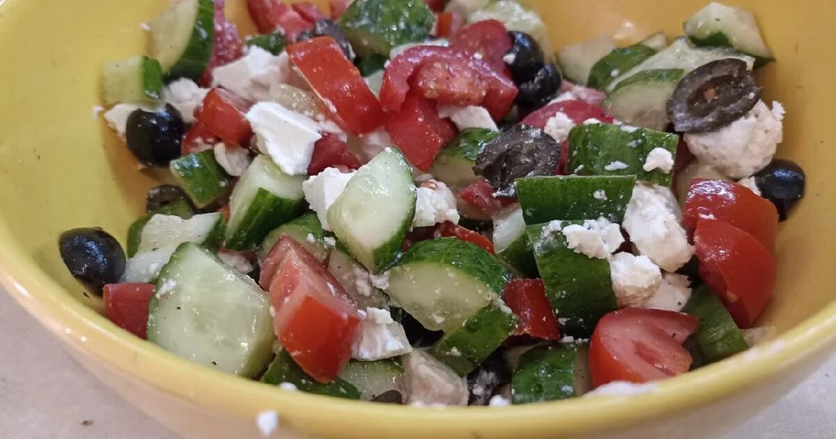 греческий салат на праздничный стол. салат греческий классический. салат греческий классический. греческий салат. греческий салат фото.