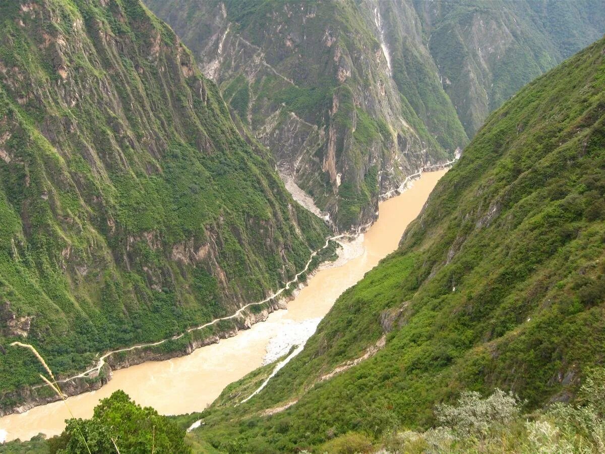 Длина реки тигр. Река Янцзы ущелье тигра. Янцзы река Янцзы. Хуанхэ и Янцзы. Реки Хуанхэ и Янцзы.