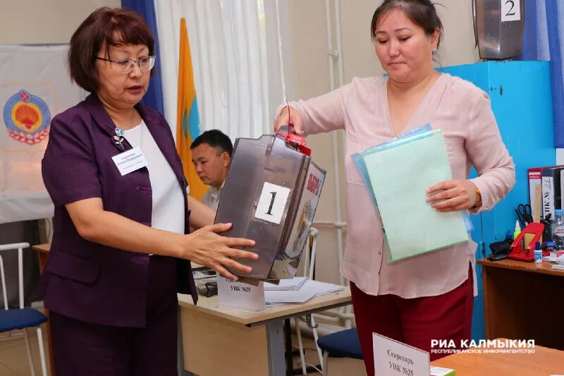 Элиста 2022. День республики калмыкия 2022. Уик элиста. Избирком элиста. Зам главы администрации элиста.