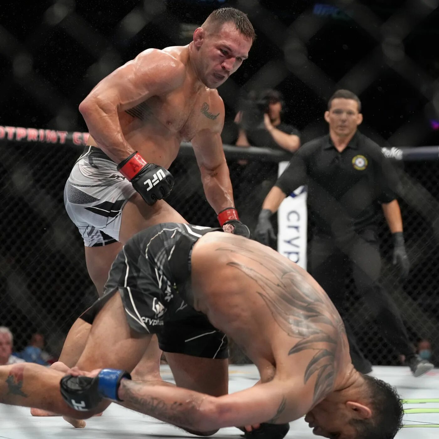 Тони фергюсон майкл чендлер нокаут. Нокауты юфс 2023. Чарльз оливейра дастин порье. Фергюсон чендлер нокаут. Фергюсон чендлер нокаут.