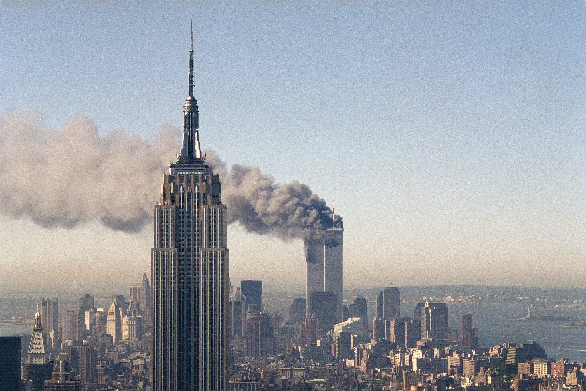 ВТЦ Нью-Йорк 2001. Эмпайр-Стейт-Билдинг Нью-Йорк. Башни ВТЦ 11 сентября 2001. Всемирный торговый центр в Нью-Йорке башни Близнецы.