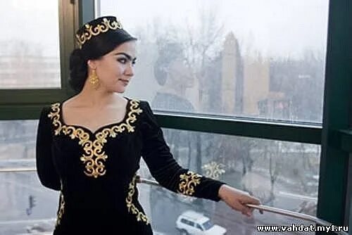 Ороиши пешаки курта. Национальный костюм чакан таджикистана. Курти точики. Курта чакан узбекистан. Курти точики.