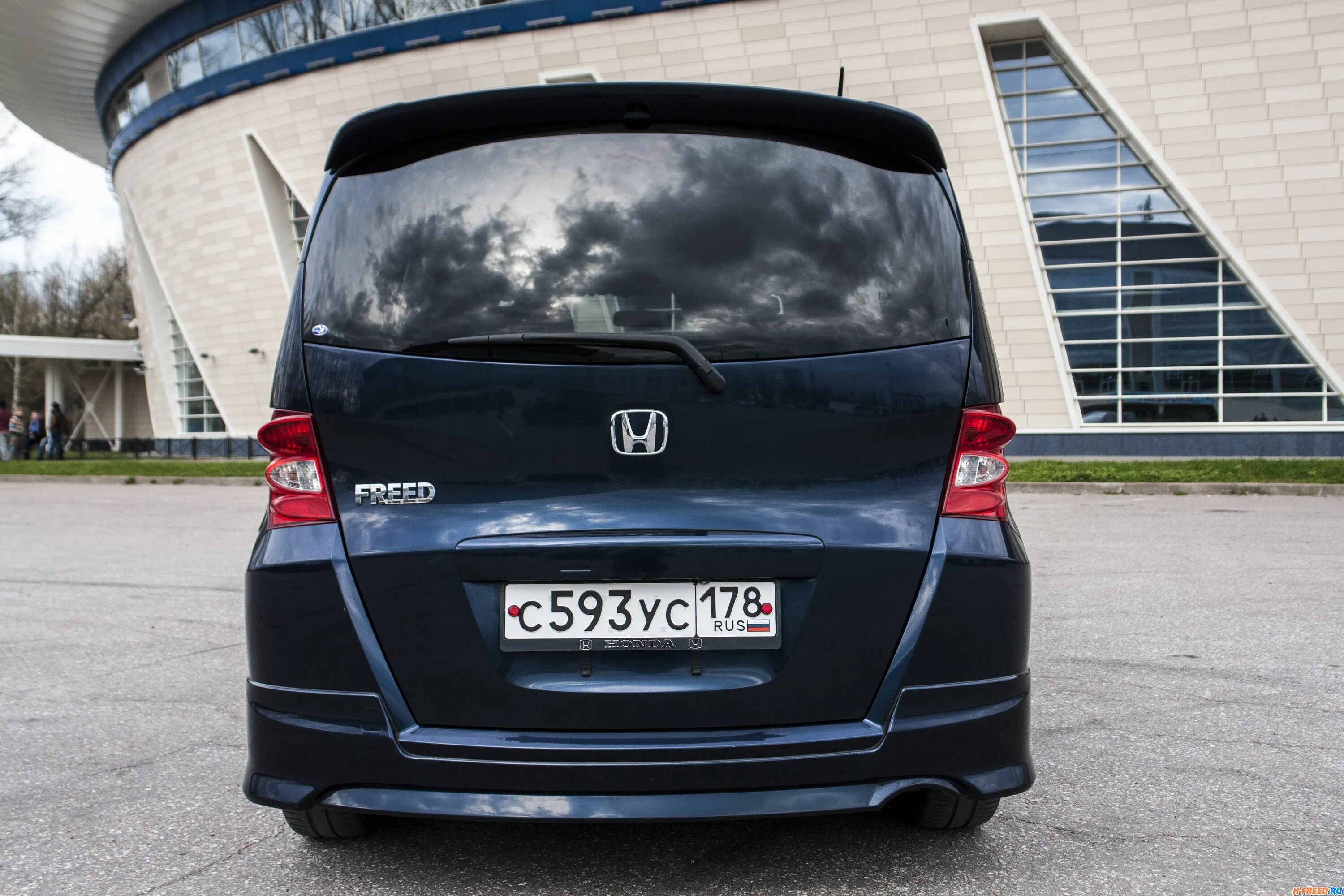 Дверь honda freed. Honda freed Spike modulo. Honda freed 2016 двери. Honda freed 1.5 Hybrid modulo x. Honda freed 2010 год спойлер.