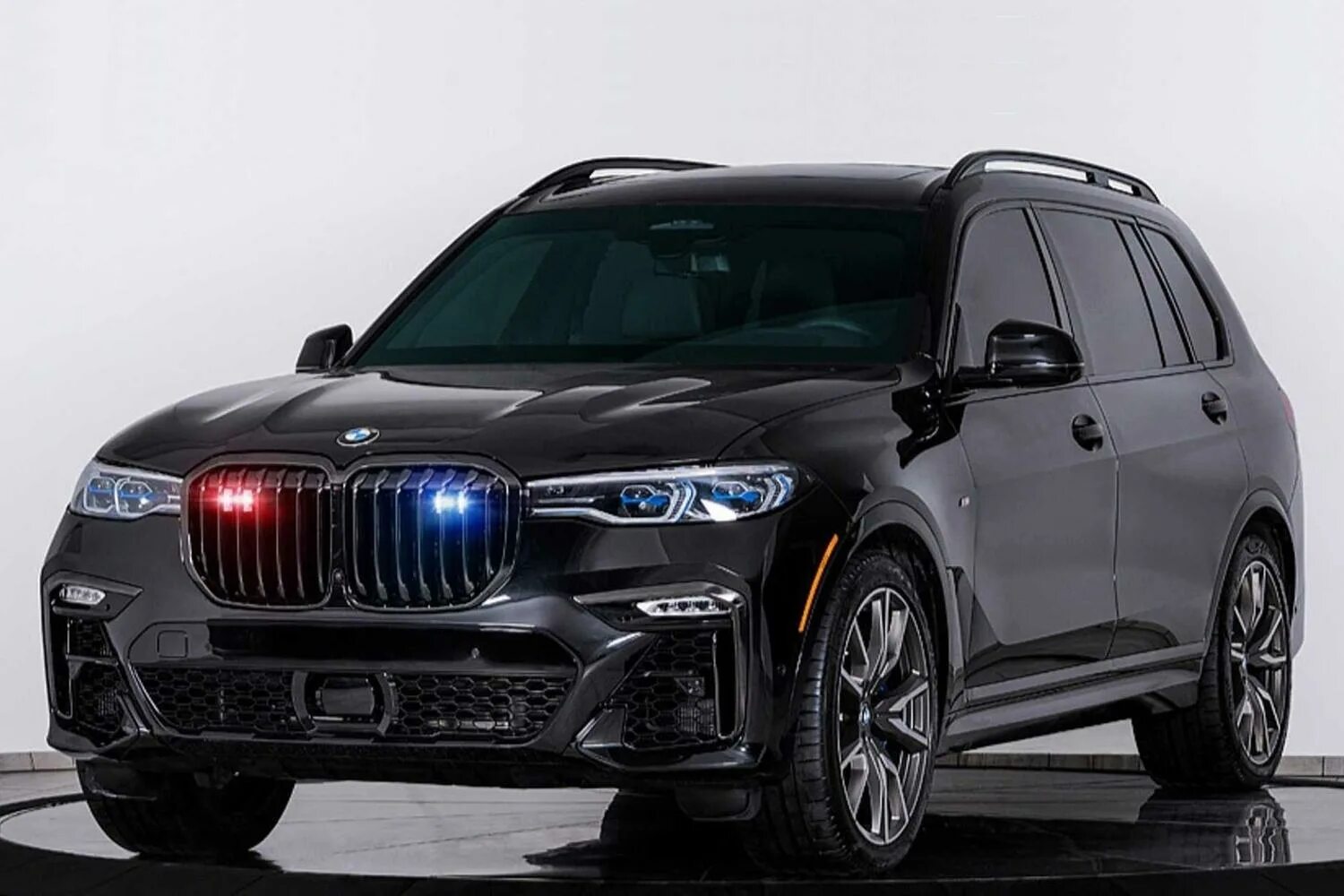 Семь икс семь. БМВ Икс 7. BMW x7 2021. БМВ Икс 7 2021. BMW x7 бронированный.