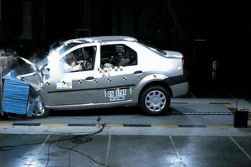Краш тест логан 2. Краш тест рено логан. Renault logan краш тест. Dacia logan 4 crash test. Краш тест рено логан.