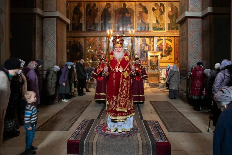 Пасхальная служба. Архиерейский трон софийский собор. Богослужение в софийском соборе. Богослужение в софийском соборе. Великий новгород храм св.