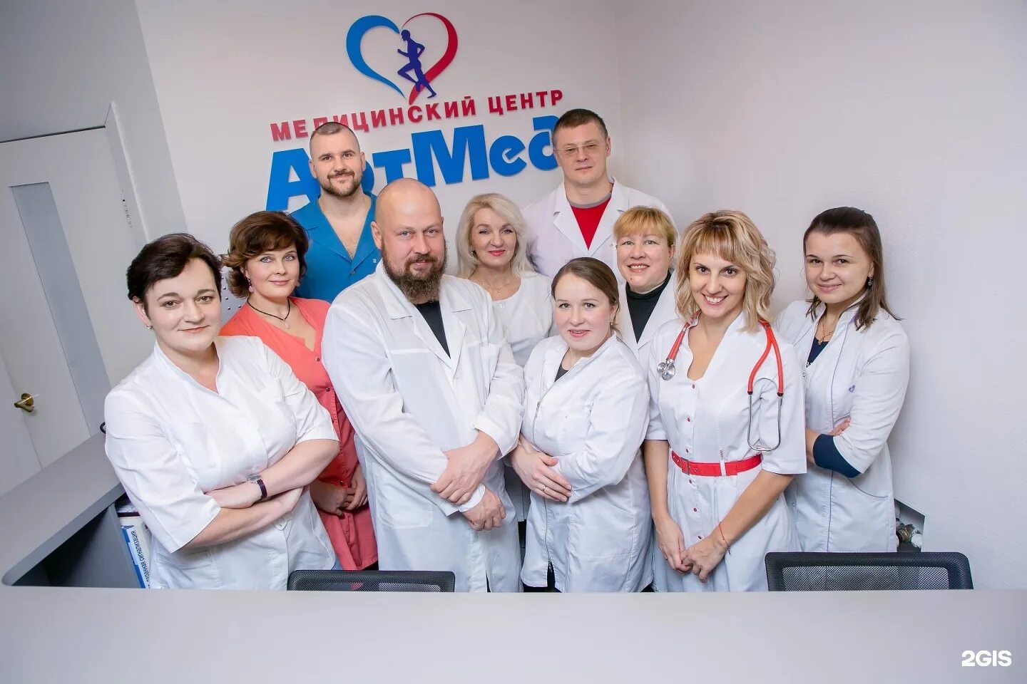 Чайковского 27 чита клиника артмед. 10 лет медцентру. Арт мед омск на 10 лет. Артмед тольятти. Вита клиника.