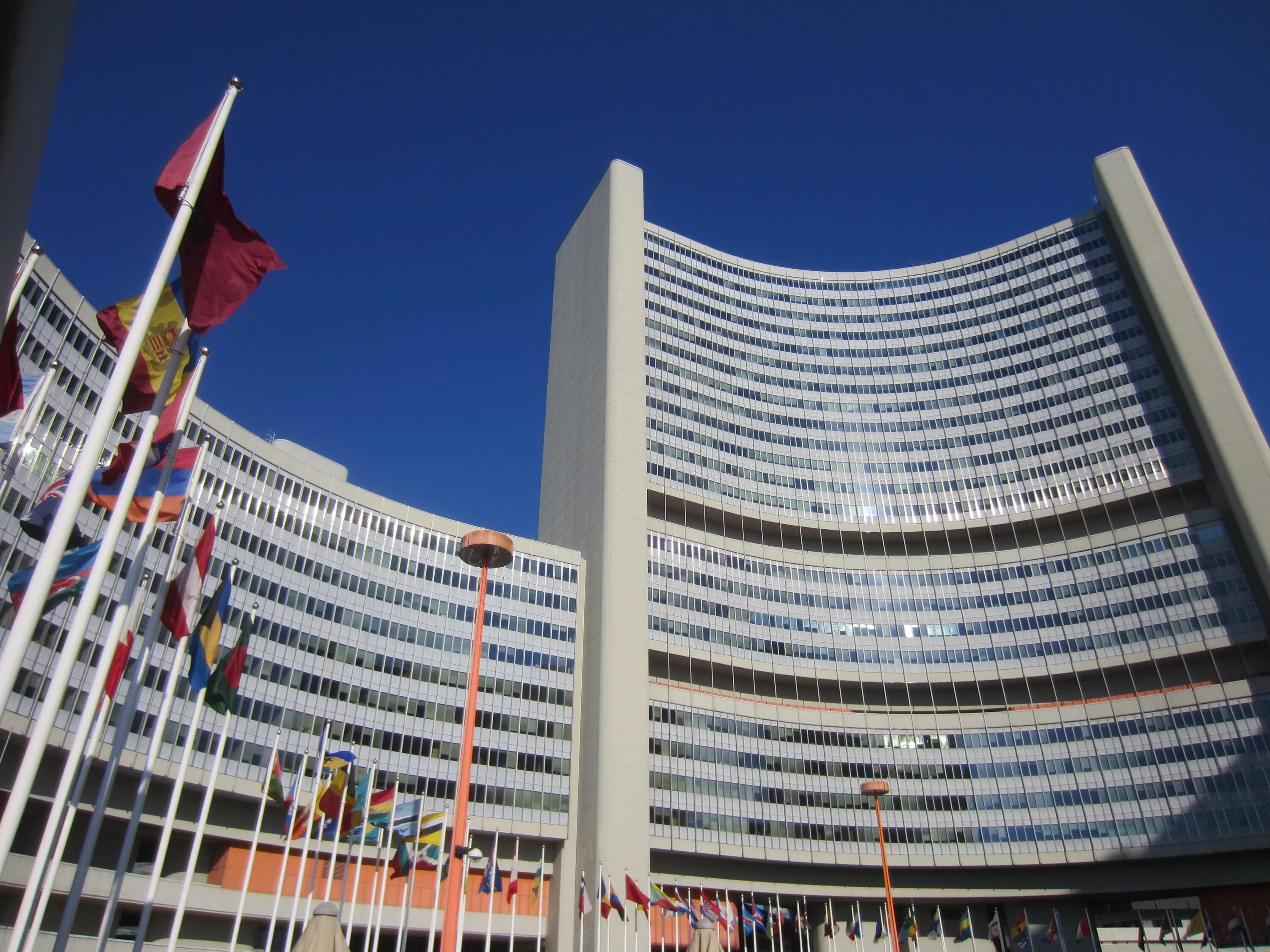 Дом оон. Здание ООН. ООН фото. Здание правительства ООН. Здание ООН круглое.