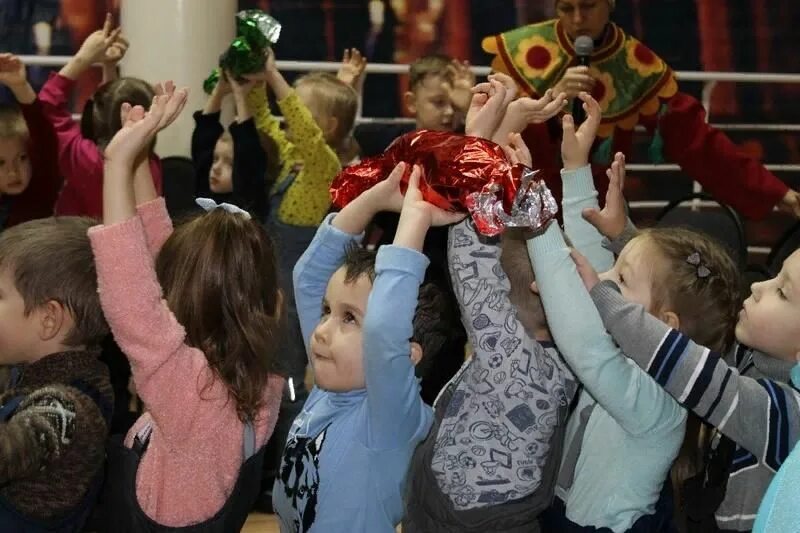 Крещенские забавы игровая программа для детей. ДК Югра презент 2022 Снеговики музыканты. Фото мероприятия конкурсно- игровой программы крещенские забавы.
