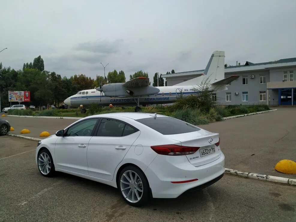 Диски hyundai elantra r17. Диски хендай элантра 6. Диски хендай элантра 6. Хендай элантра 2016 черная. Хендай элантра 2020 белая.