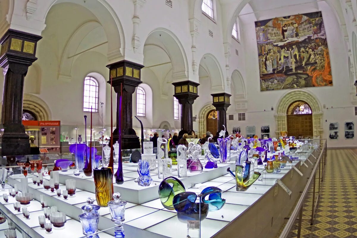 музей стекла в гусь-хрустальном. гусевской хрусталь музей. георгиевский собор гусь хрустальный музей хрусталя. музей хрусталя в гусь-хрустальном. музей хрусталя фото.
