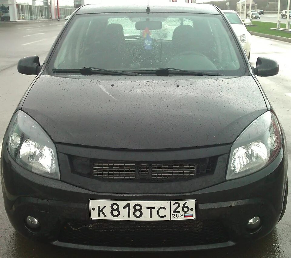 Решетка сандеро. Решетка радиатора рено сандеро 1. решетка радиатора renault sandero 1. решетка рено сандеро 1. решетка радиатора сандеро 2011.