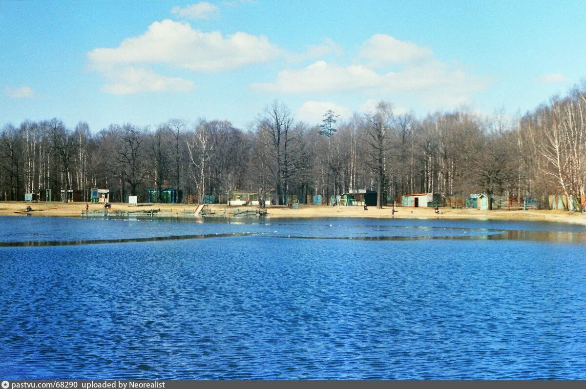 Путяевский пруд в сокольниках пляж. Путяевский пляж. Путяевский пруд в сокольниках. Путяевский пляж в сокольниках. Путяевский пляж в сокольниках.