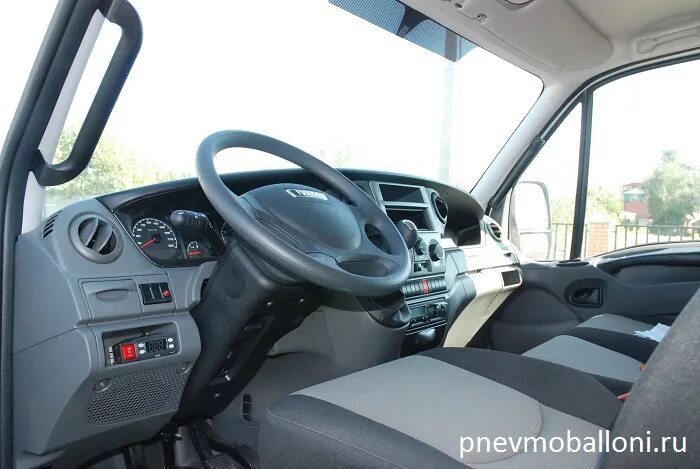 Салон Ивеко Дейли 2003. Iveco Daily 2020 кабина. Iveco Daily 70c15 салон. Салон Ивеко Дейли 2011.