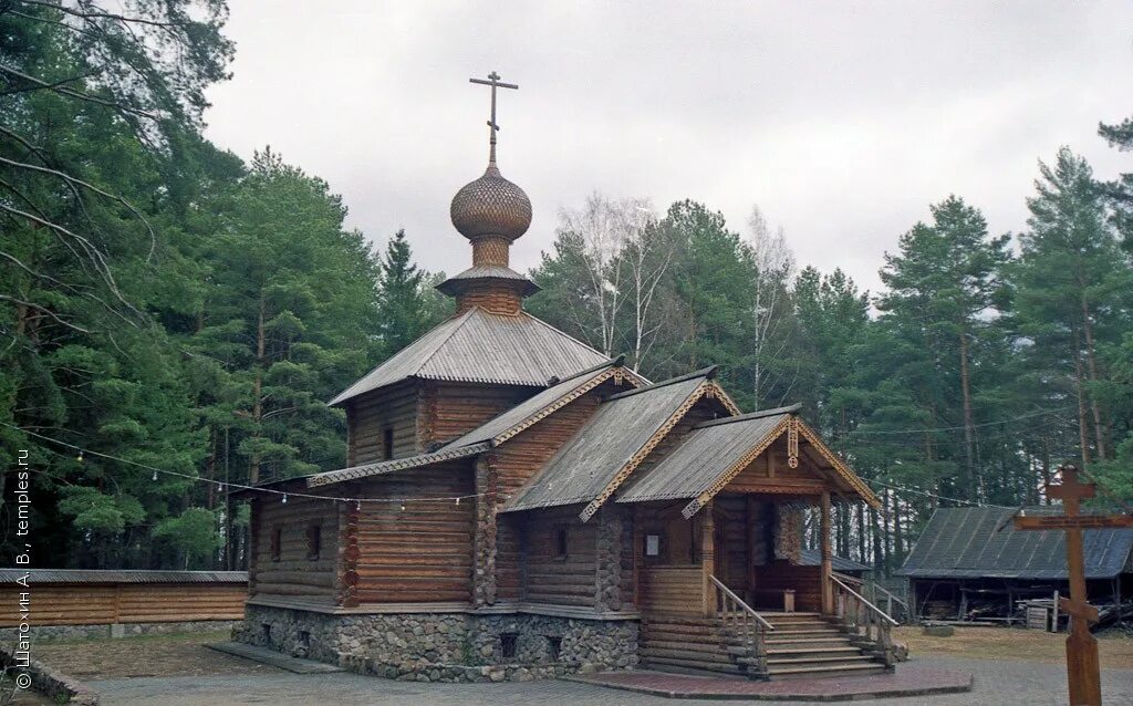 храмы дубны московской. церковь всех святых в земле российской просиявших, дубна. церковь святого пантелеймона мурманск. церковь иоанна в дубне. смоленский храм дубна.