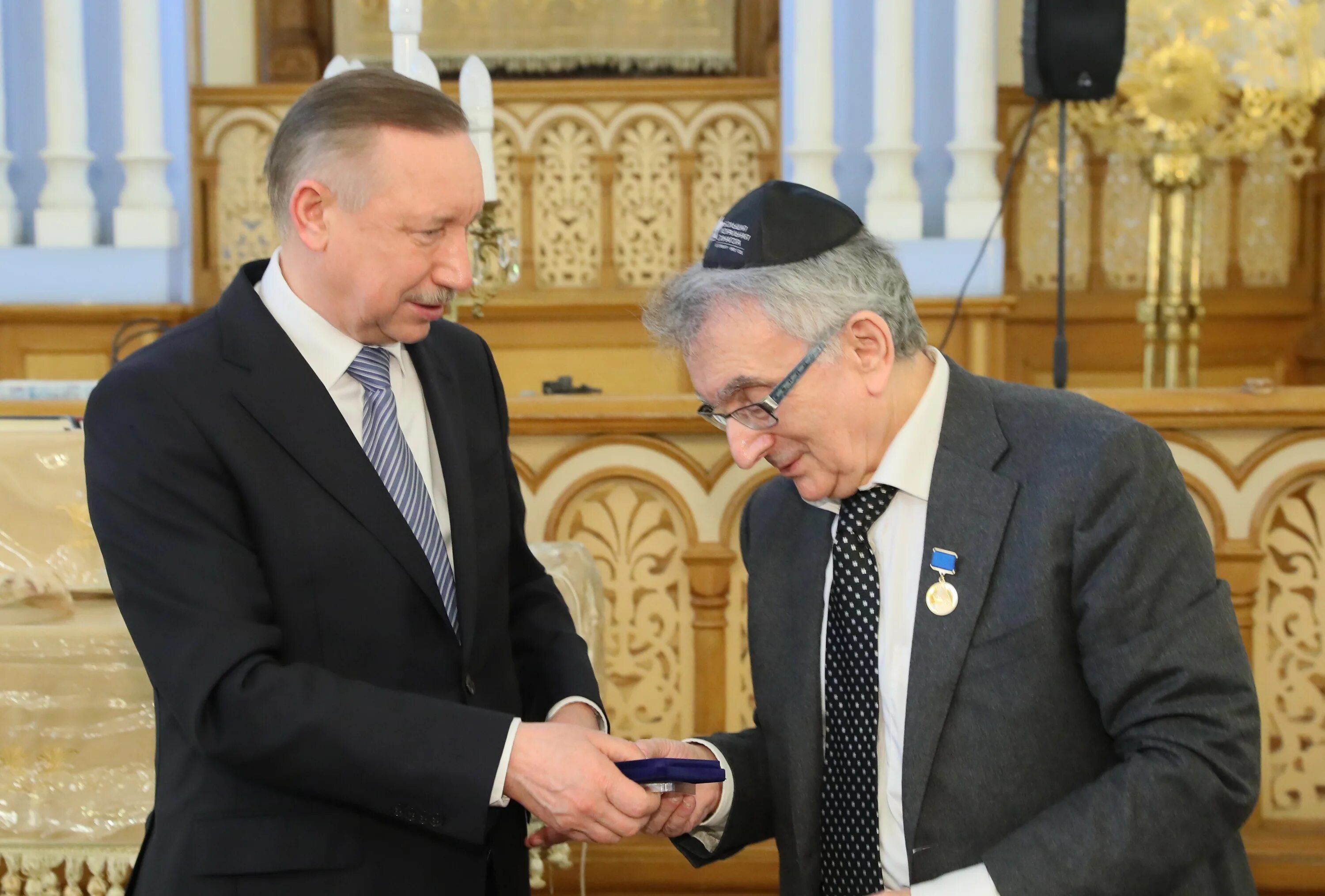 Председатель еврейской общины санкт-петербурга. Мирилашвили иванишвили. Еврейский петербург. Colloquial hebrew. Курсы иврита.