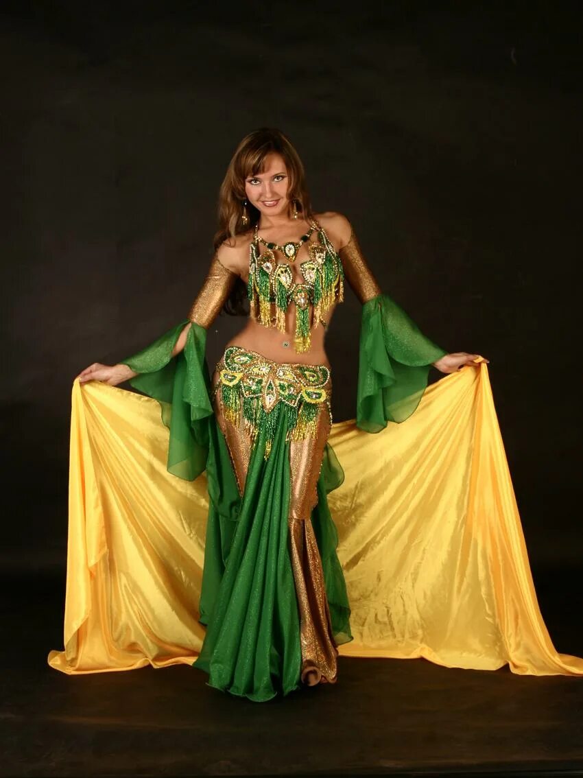 арабский костюм для танцев. танец живота в пустыне. арабский костюм для танцев. групповой восточный танец. ясмин беллиданс.