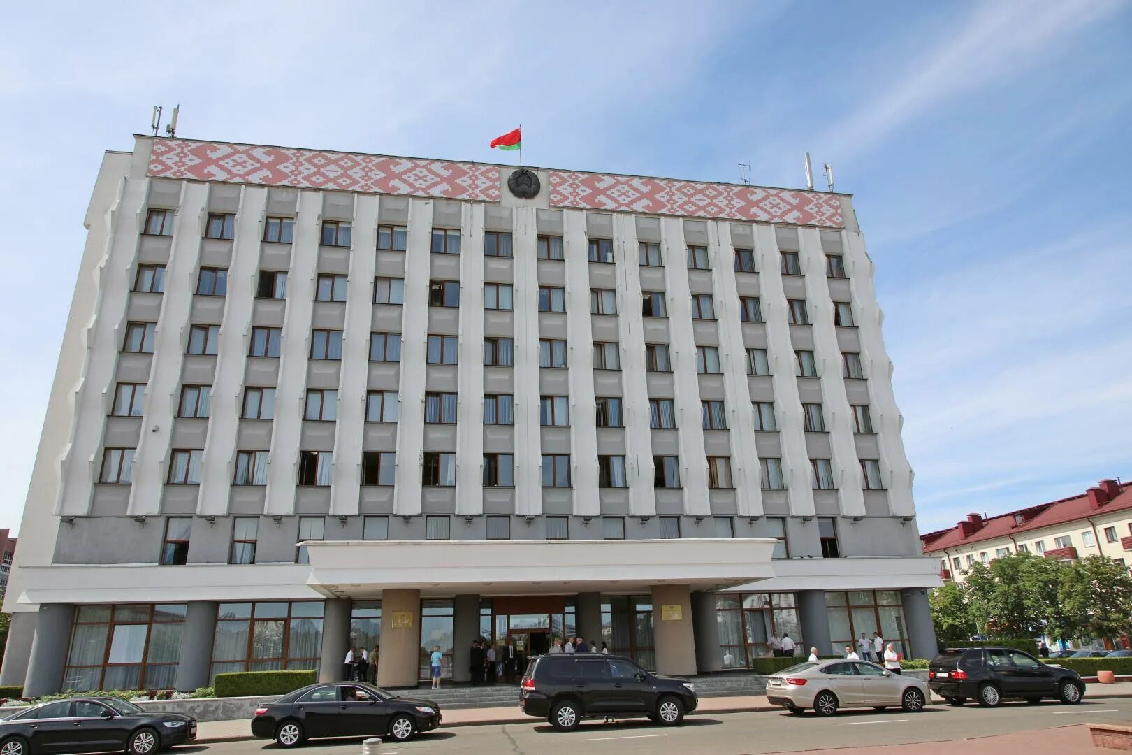 Горисполком бобруйск. Молодежный парламент расформируют. Парламент. Фото домов молодых специалистов починках. Исполком бобруйск.