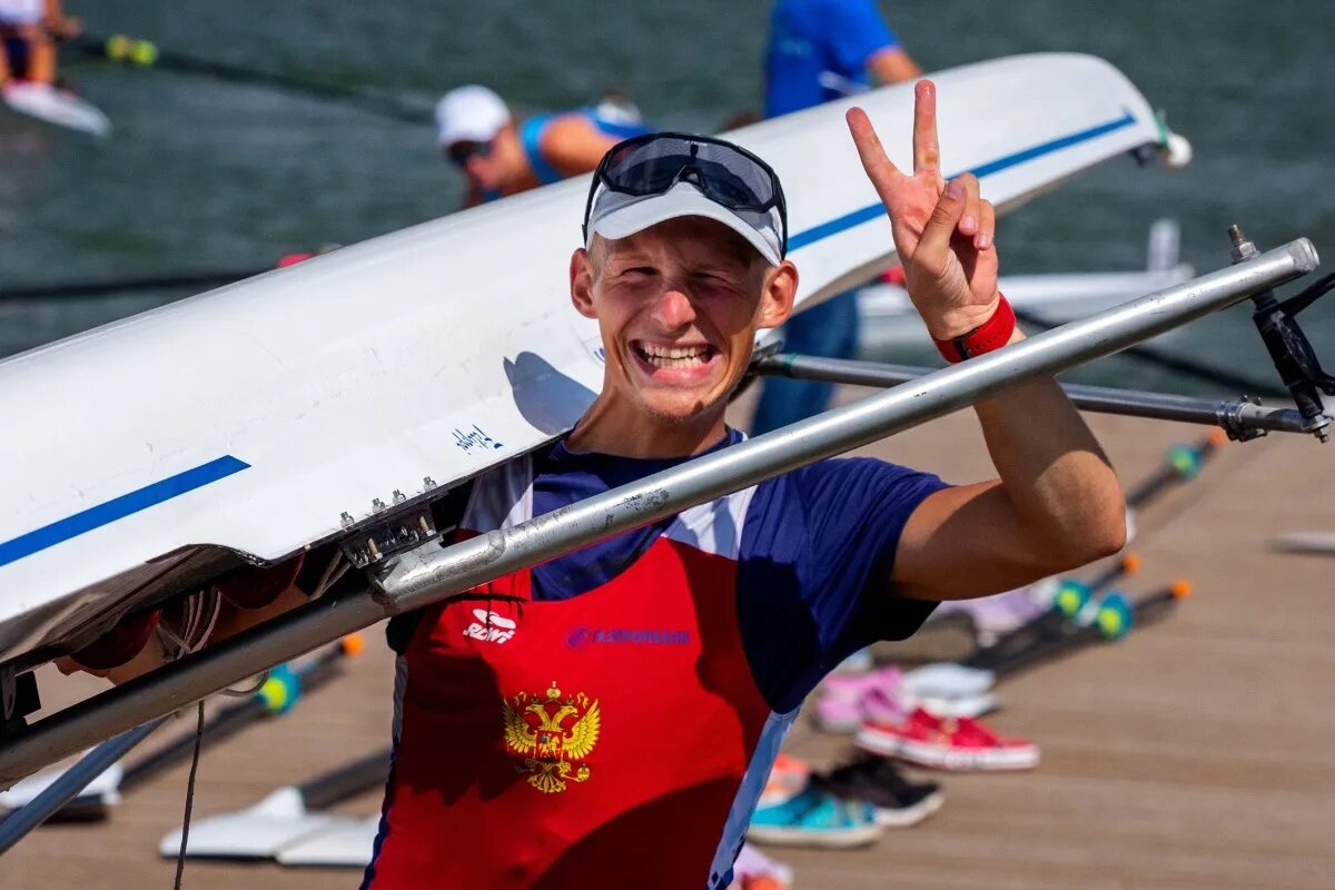 Гребля академическая чемпионат. Гребной спорт. Академическая гребля одиночка. Российские знаменитые гребцы. Чемпионат России по Академической гребле в зале.