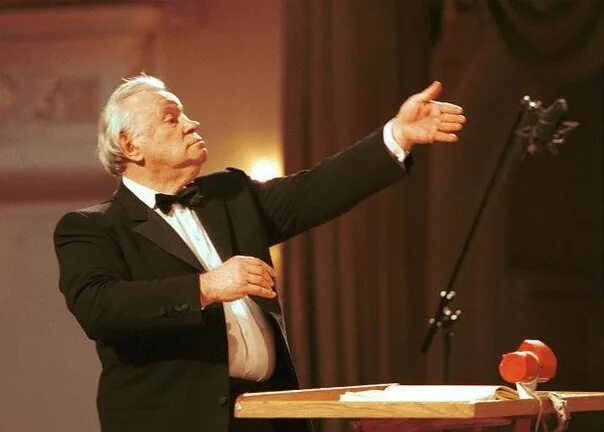 Евгений фёдорович светланов. Дирижер е. Евгений светланов дирижирует. Евгений федорович светланов дирижер. Дирижер е.