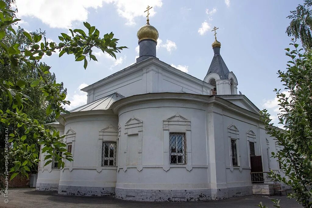 Приход больший. Храм Покрова Пресвятой Богородицы в Оренбурге. Оренбург Покровский храм Маврицкого 59. Церковь на Маврицкого в Оренбурге. Оренбург улица Маврицкого 59 Церковь Покрова Пресвятой Богородицы.