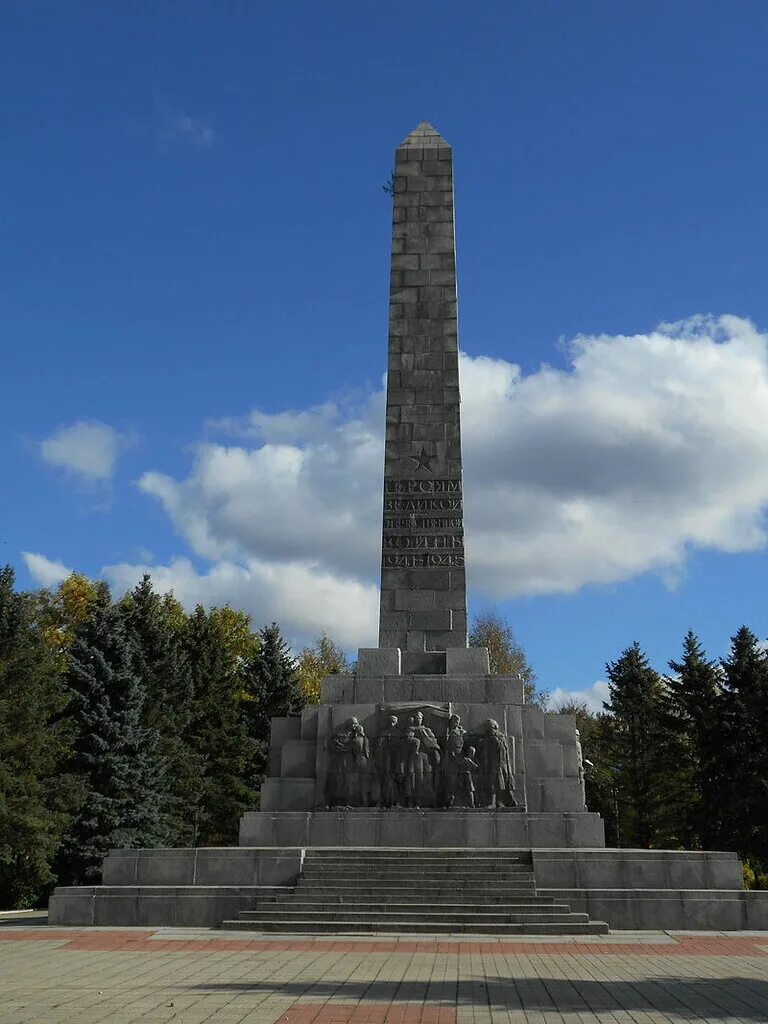 Памятники обелиски великой отечественной. Обелиск освободителям Ржева Ржев. Обелиск Ржев. Памятники Обелиск Ржева. Город Ржев Обелиск.