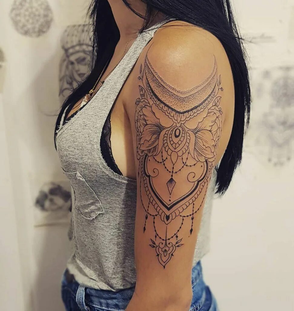 Чеонское тату на плече. Красивые татуировки для девушек. Красивые татуировки. Красивые тату для девушек на плече. Чеонское тату на плече.