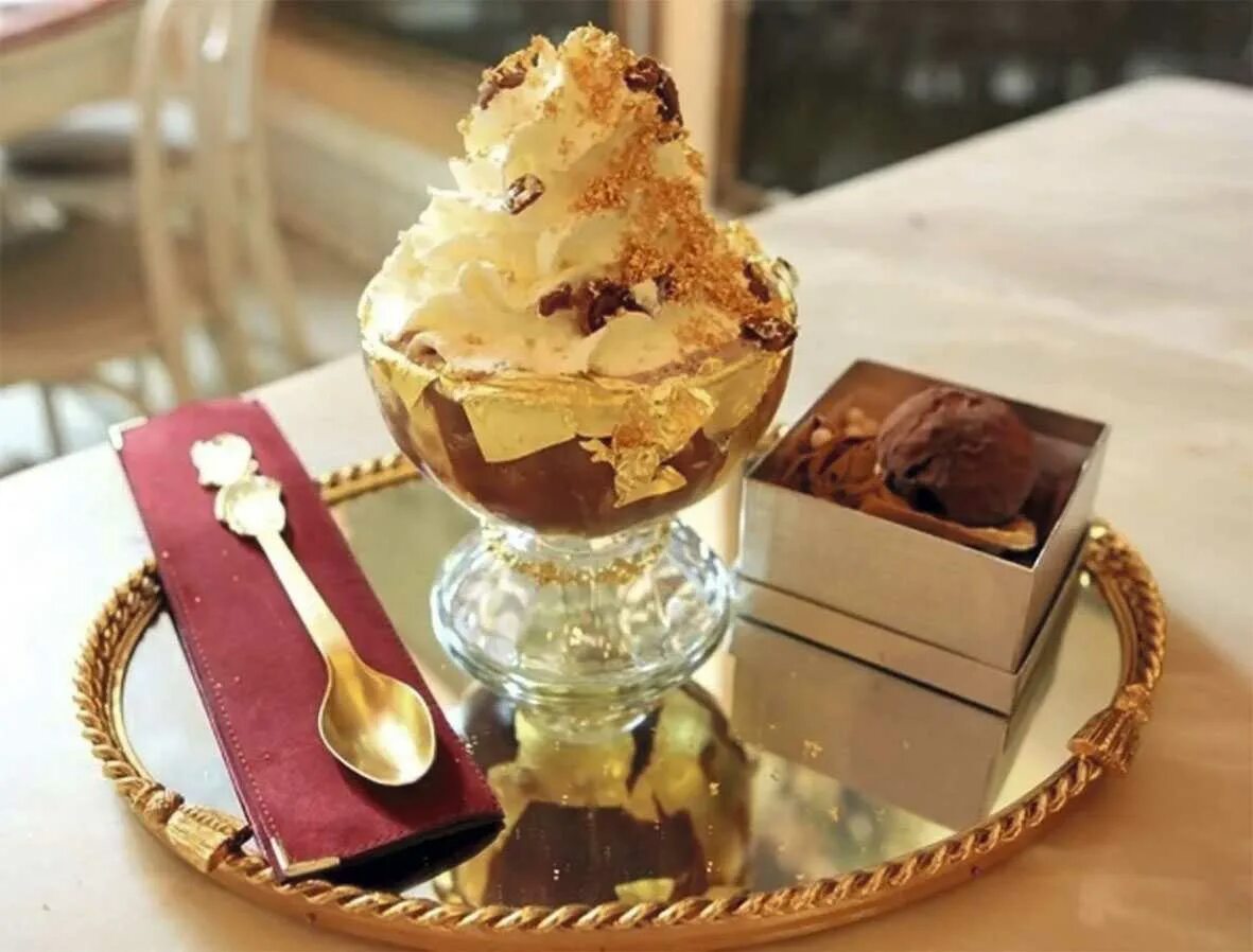 Дорогие сладости. Сандей «Frrrozen Haute Chocolate», $25000. Frozen Haute Chocolate мороженое. Сандей «Frrrozen Haute Chocolate». Десерт Frrrozen Haute Chocolate.