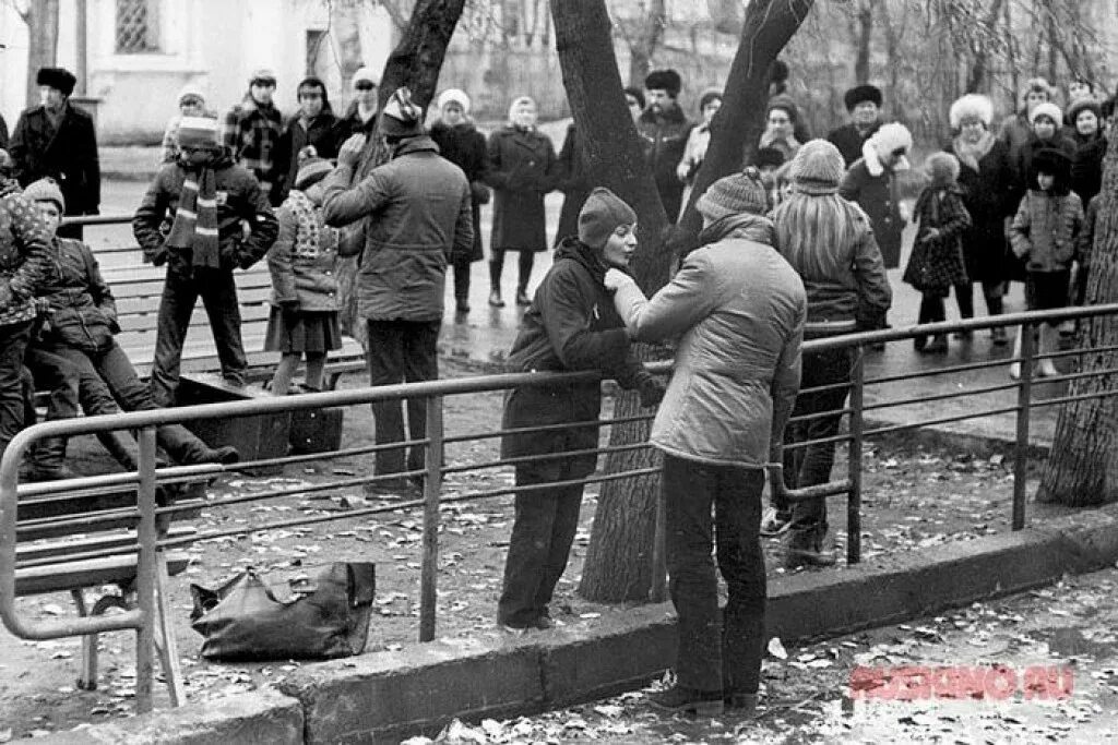 Чучело снимали в городе. Чучело фильм 1984 фильм. Чучело фильм 1983 вокзал. Чучело фильм 1983. Чучело фильм 1983.