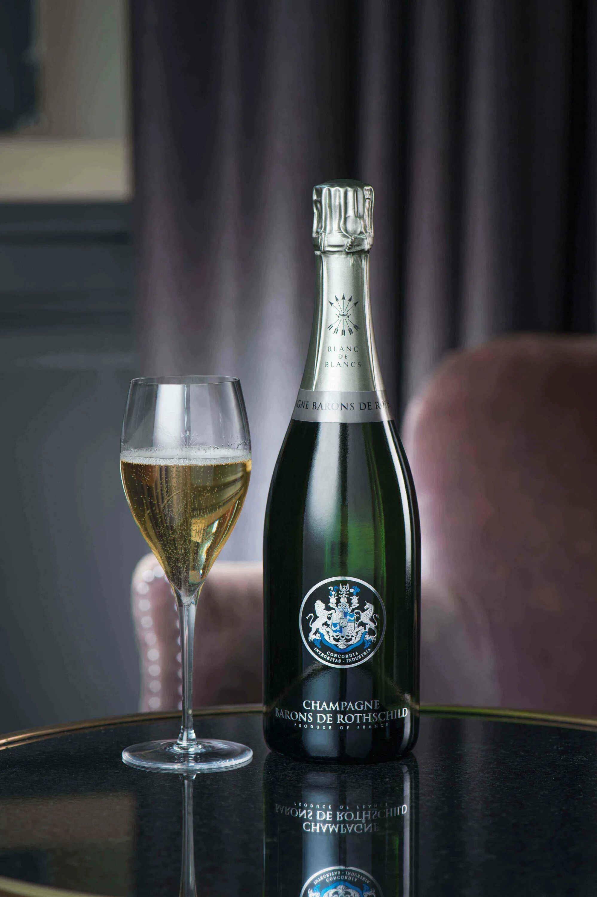 Champagne baron. Барон Ротшильд шампанское. Шампанское Baron de Rothschild. Шампанское Барон Ротшильд брют. Ротшильд шомпан шампанское.