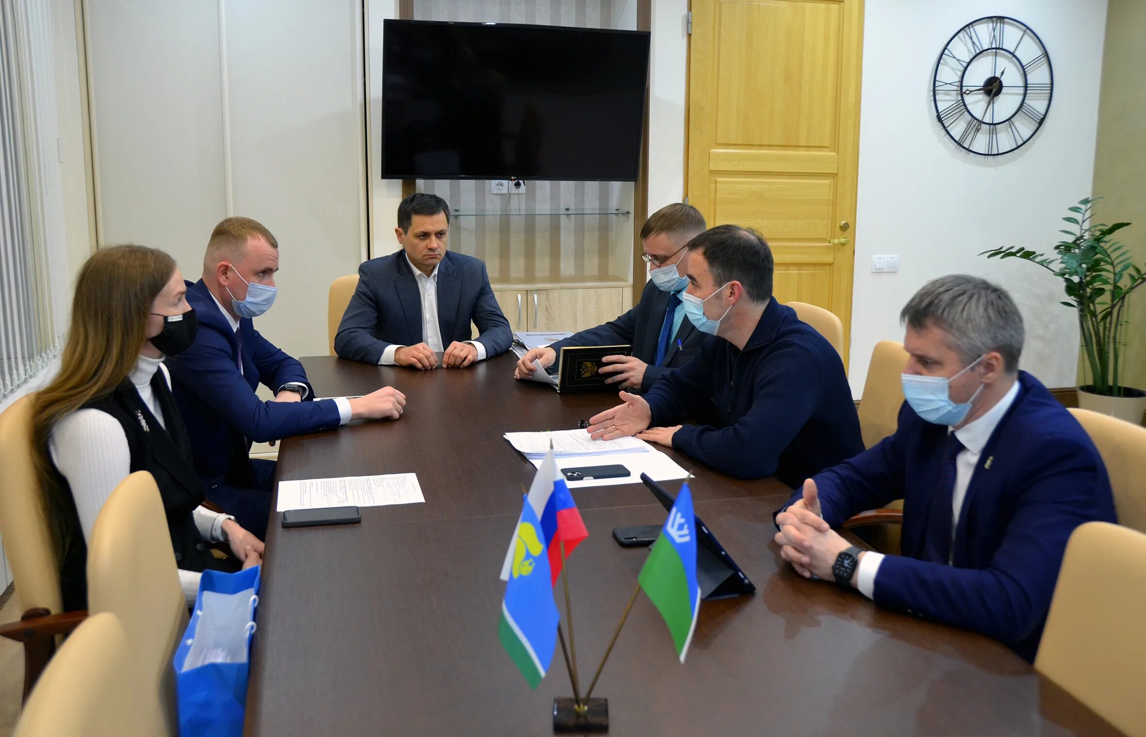 Глава администрации лангепаса. Депутат андрей филатов лангепас. Член общественной палаты. Осипенко лангепас. Мэр лангепаса.