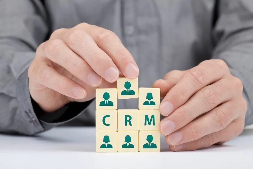 Менеджер по связям с общественностью. Бизнесмены. Бизнесмен. Crm clients. Crm системы что это.