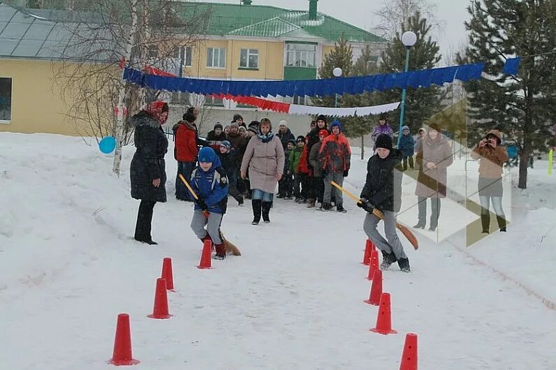 Излучинск школа глухих. Излучинск школа. Излучинск школа интернат для глухих. Излучинская школа интернат. Школа интернат излучинск.
