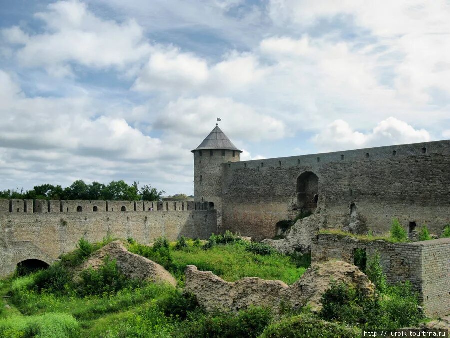 Воротная башня. Ивангородская крепость воротная башня. ивангородская крепость башня наместника. ивангородская крепость внутри. башня внутри ивангород.