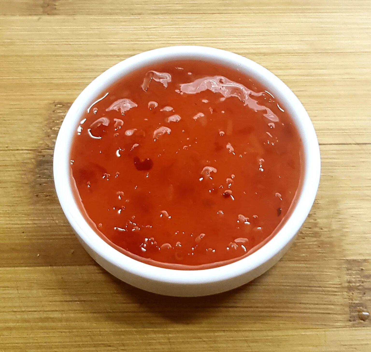 Как называется сладкий соус. Сладкий соус. Роллы с соусом сладкий Чили. Соус кисло сладкий Чили. Соус сладкий Чили.