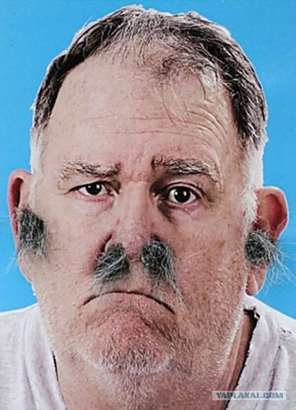 длинные волосы в носу