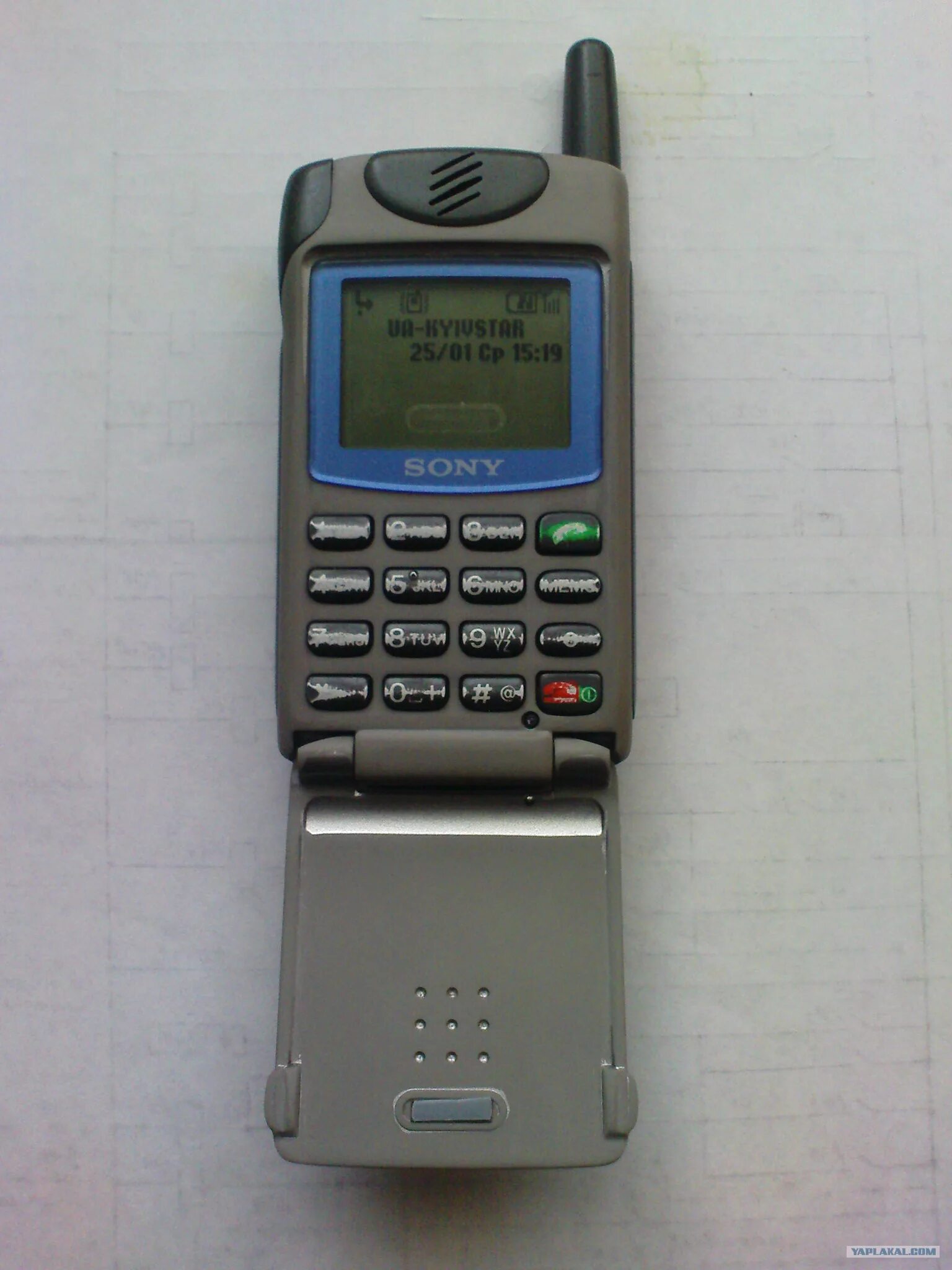 Sony cmd z5. Сотовый телефон Sony cmd-z5. Sony Ericsson 1999. Сони Эриксон 2002 года.