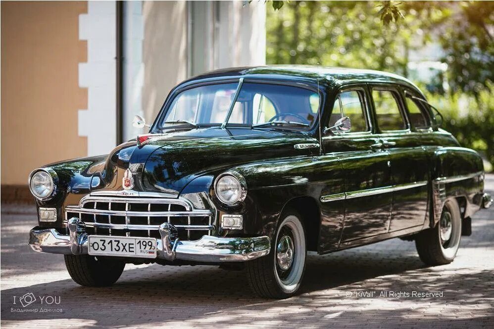 Зим 6. Зим 12 черного цвета. заброшенный зим автомобиль. компания ретро машин новодел. машина ретро г/н 0313хе199.