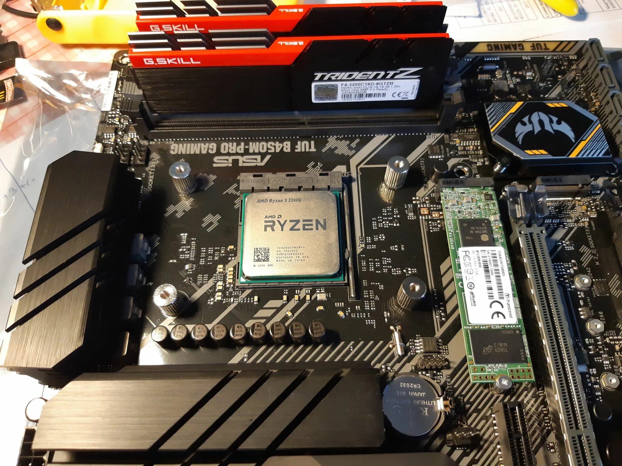 Amd ryzen 5 5600h 3.3. AMD Ryzen 3 3200g. Процессор AMD Ryzen 3 3200g am4. AMD Ryzen 3 Pro 3200g. Процессор AMD Ryzen 5 5500 OEM.